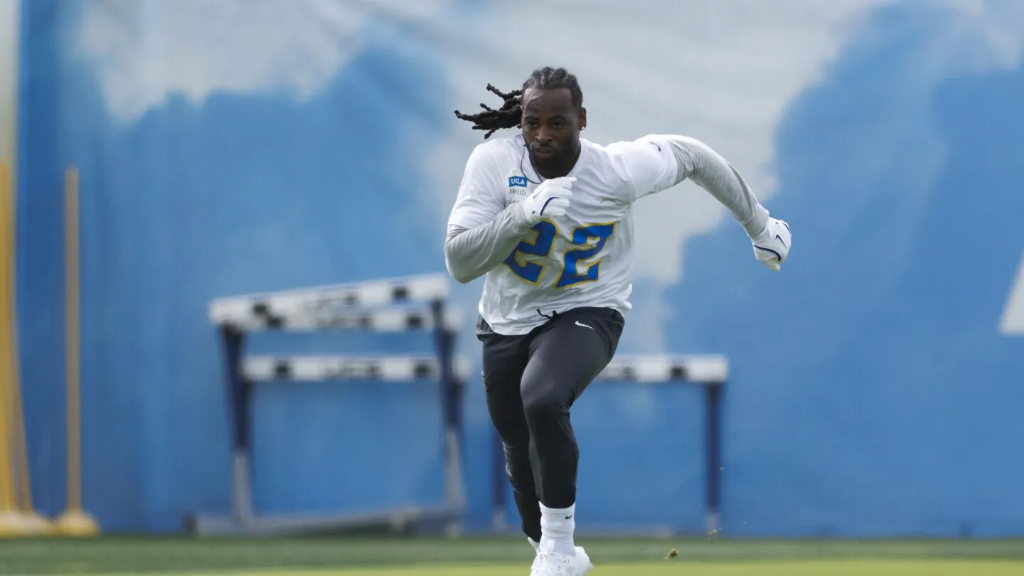 Jim Harbaugh: Najee Harris ada di gedung, berpartisipasi dalam rapat