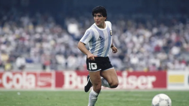 Sidang pembunuhan Diego Maradona dinyatakan tidak sah setelah skandal perekaman hakim