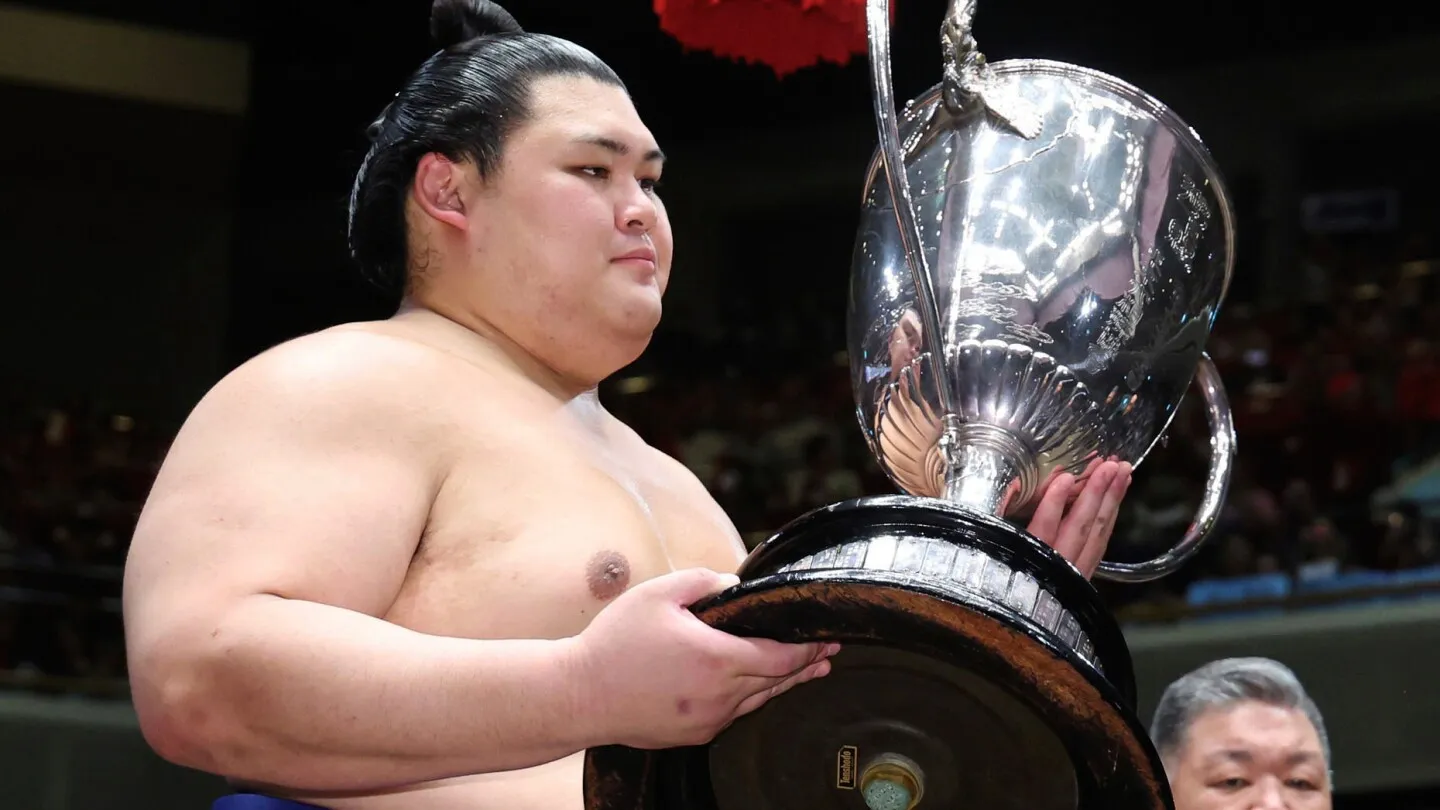 Jepang Akhirnya Punya Juara Sumo Setelah Bertahun-tahun Didominasi Mongolia