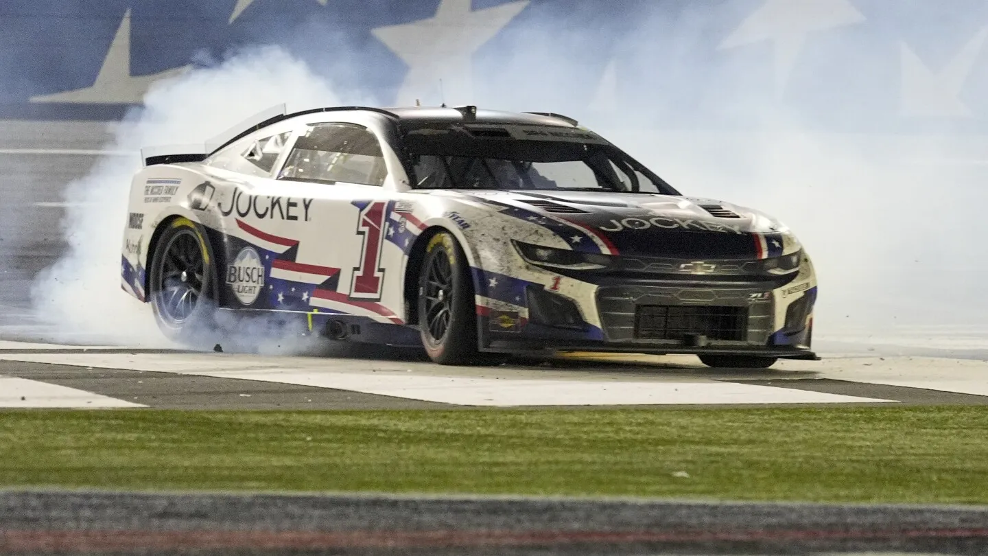 Ross Chastain Kejutkan William Byron dan Menangi Coca-Cola 600 di Charlotte Motor Speedway