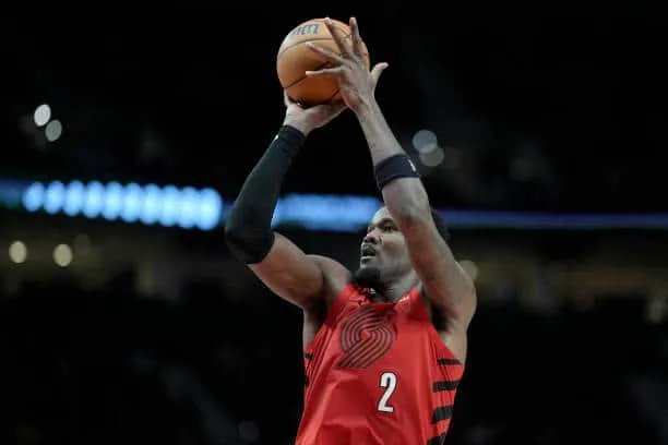 Rumor Lakers: Keyakinan Internal Staf Pelatih Dapat Membuat Penandatanganan Deandre Ayton Berhasil