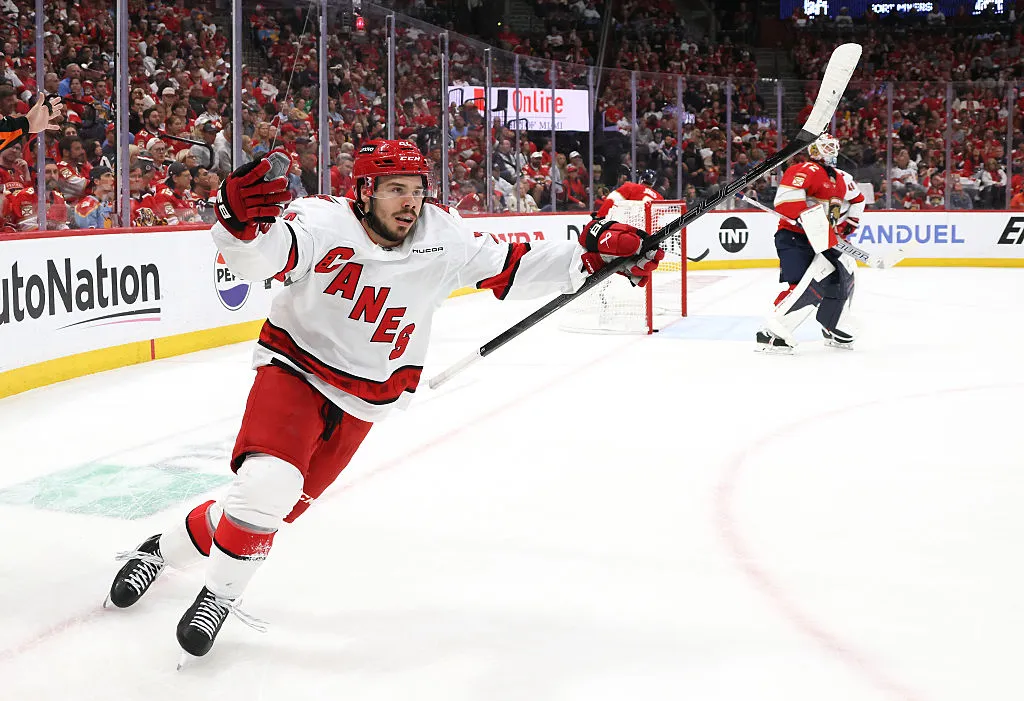 The Hurricanes Hindari Tempat Sampah