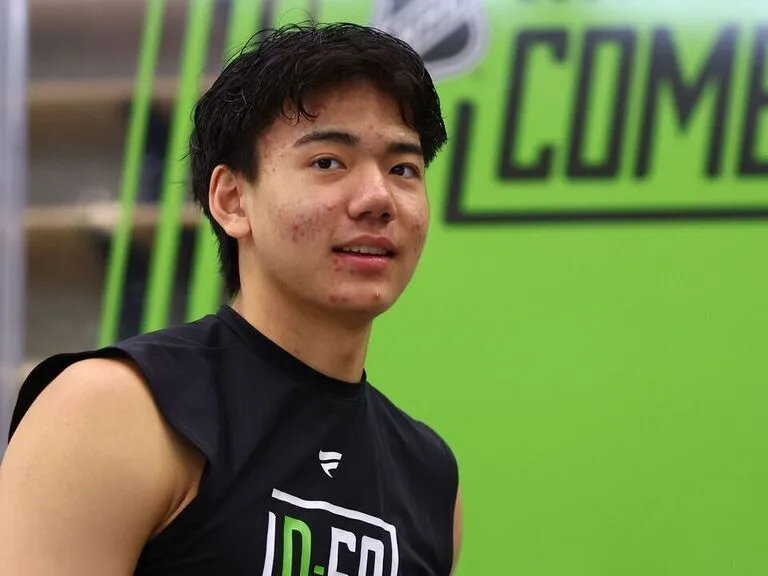 Hiu menjadikan Simon Wang pemain Tiongkok dengan peringkat draf tertinggi dalam sejarah NHL