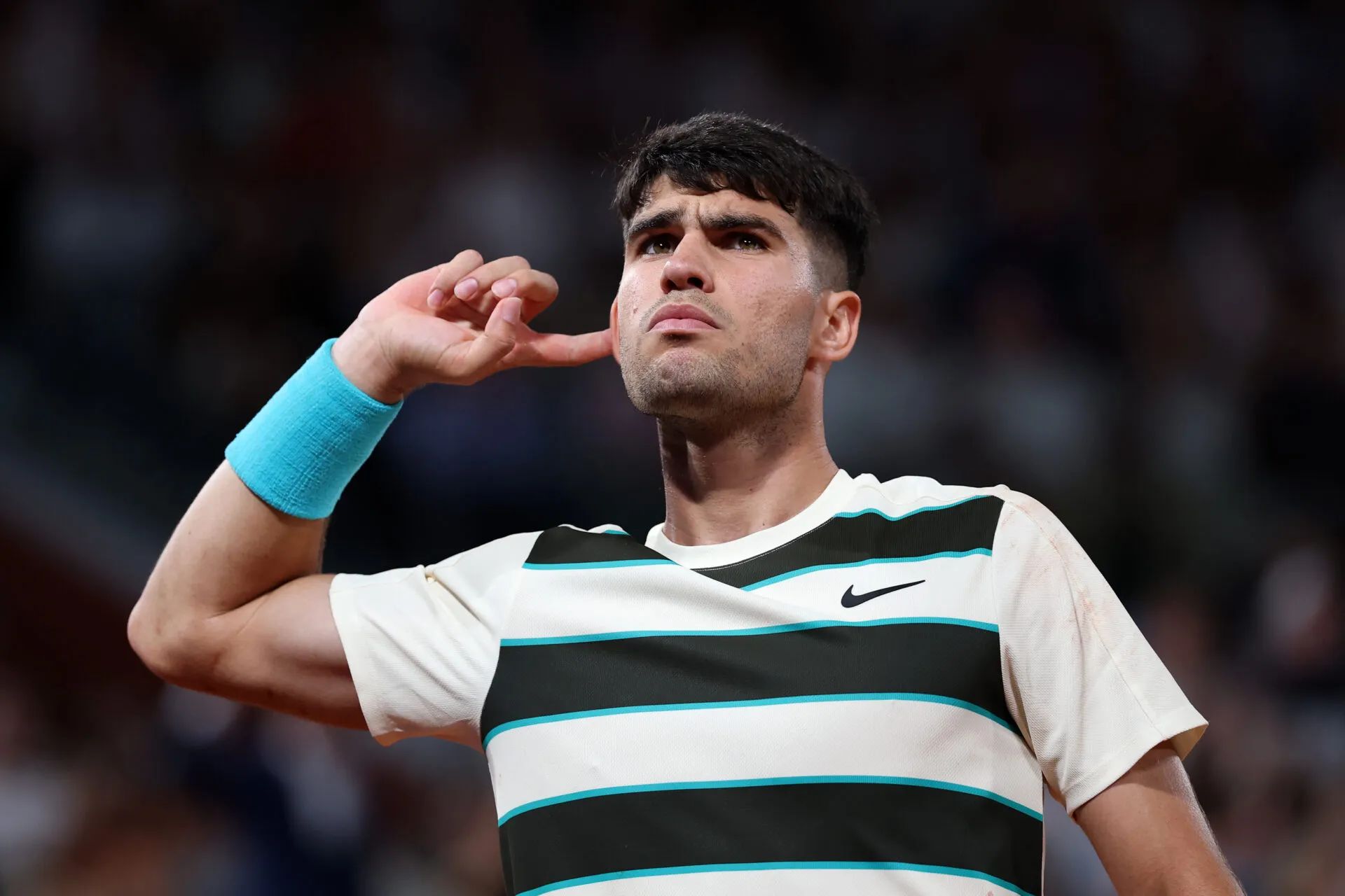 Carlos Alcaraz dipuji karena menunjukkan 'sportivitas gila' selama pertandingan French Open melawan Ben Shelton