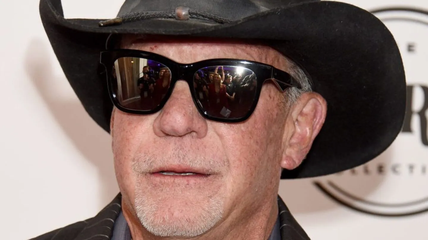 Pada 2022, Jim Irsay Membelot dari Dan Snyder