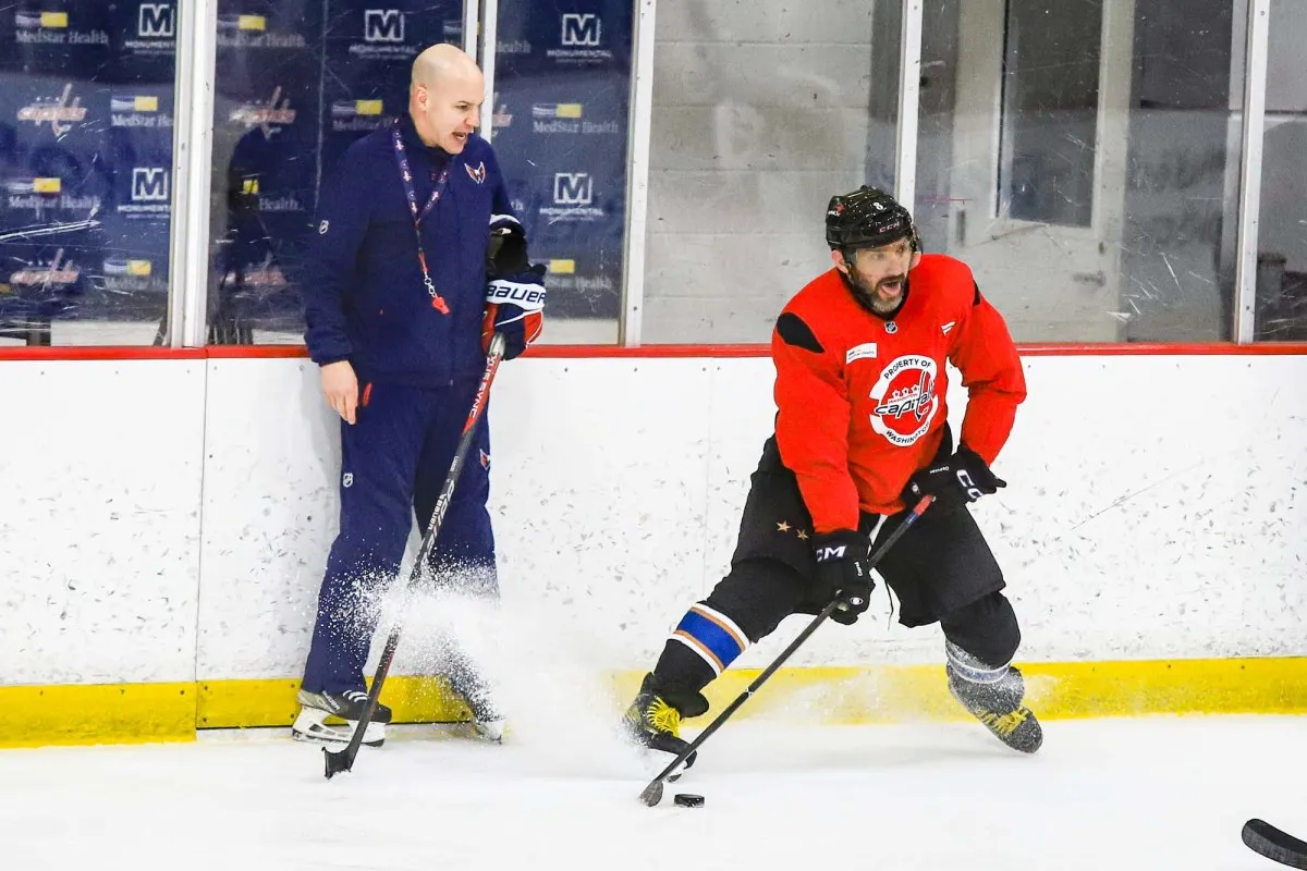 Spencer Carbery tentang apa yang dia yakini bisa dilakukan Alex Ovechkin yang berusia 40 tahun musim depan: ‘Seperti yang pernah dikatakan Terrell Owens, saya akan menyiapkan popcorn Anda’